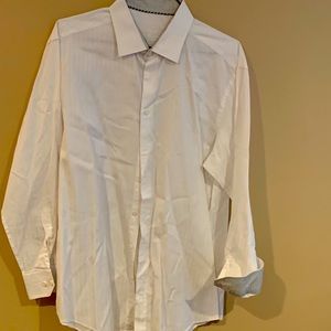 Bugatchi designer dress shirt 181/2 in neck and 34/35 sleeve